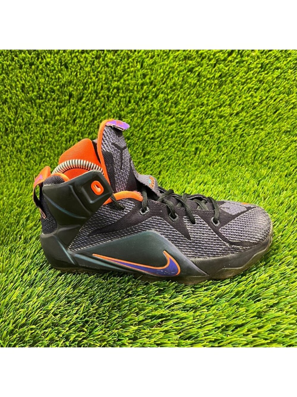 Nike LeBron 12 GS Instinct Girls Size 5Y Walking Basketball Shoes Sneakers